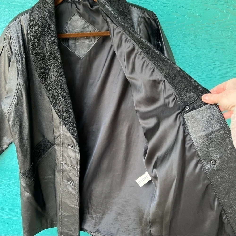 VINTAGE 80’s LEATHER EMBOSSED VELVET COLLAR CAR COAT SIZE MEDIUM BLACK EUC
